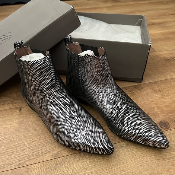 Hudson London Silver Lizard Reine Ankle Boot - Picture 2 of 7